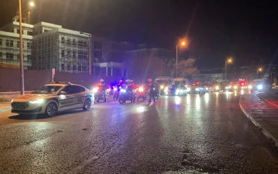 Şehit askerlerin cenazeleri tören alanına taşındı