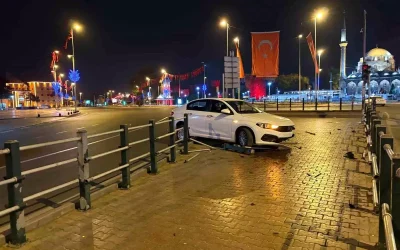 Kayseri’de Uyuyan Sürücü Bariyerlere Çarptı