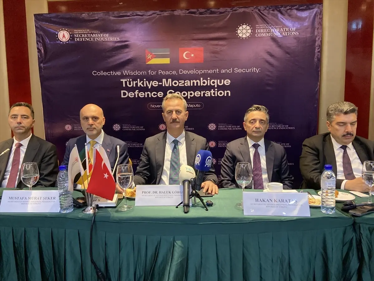 turk-savunma-sanayisi-temsilcileri-mozambik-19274028_amp.jpg