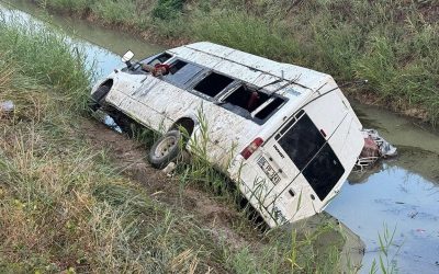 Adana’da Minibüs Sulama Kanalına Uçtu: 18 Yaralı