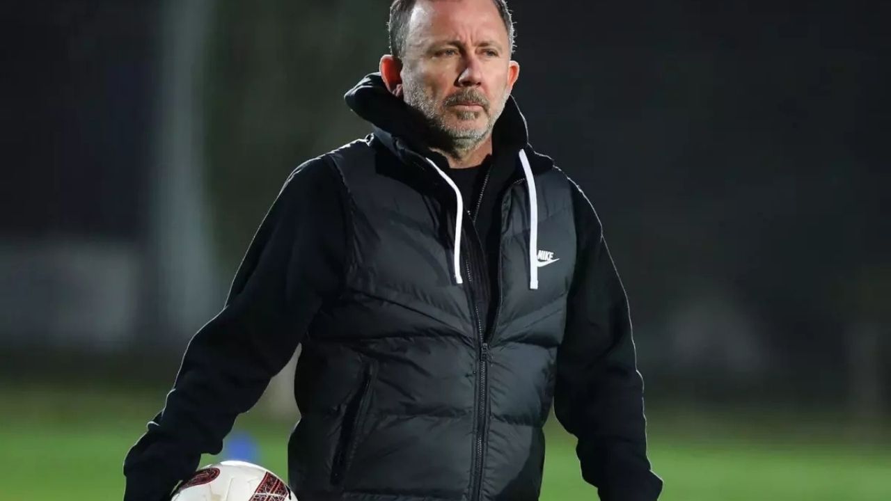 Beşiktaş’ta beklenmedik gelişme Mert Günok’un kararı Sergen Yalçın’ın planlarını bozdu