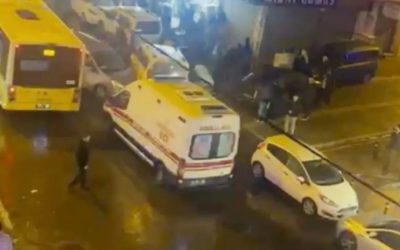 Esenyurt’ta hafif ticari araç çarptı, kameraya yansıdı: Yaralı adam!