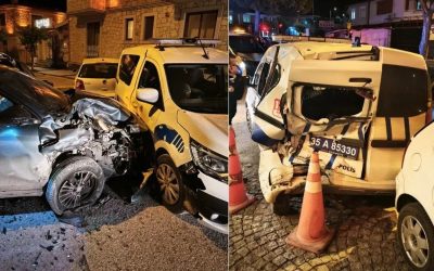 İzmir Çeşme’de otomobil, park halindeki polis aracına çarptı