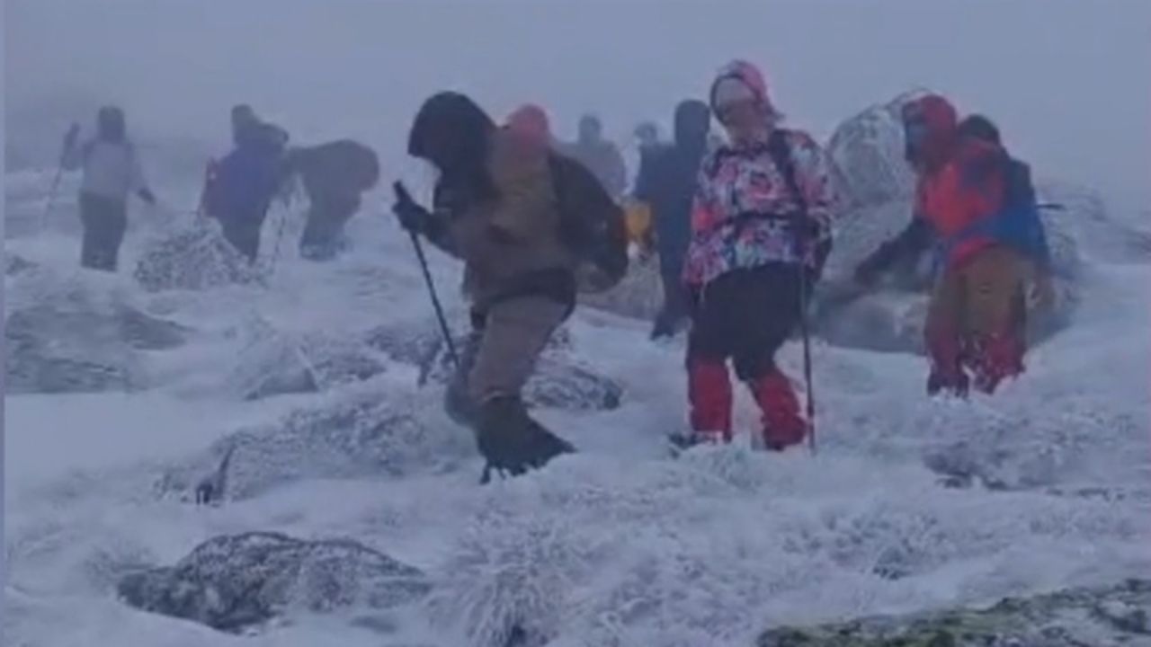 Köroğlu Dağı Zirvesi Karla Kaplandı, Doğaseverleri Bekliyor!