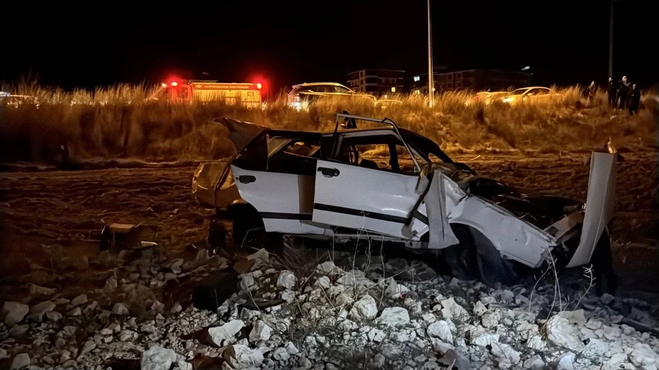 Kütahya’da kontrolden çıkan otomobil tarlaya savruldu Sürücü yaralı