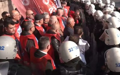 Polis, TBMM Önünde Basın Açıklaması Yapmak İsteyen Sendika Üyelerini Ablukaya Aldı