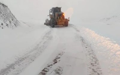 Siirt Pervari’de Yoğun Kar Yağışı Ulaşımı Durdurdu: 15 Köy Yolu Kapalı