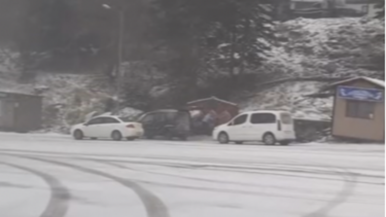 Uludağ'da Gece Saatlerinden Sonra Kar Yağışı Başladı