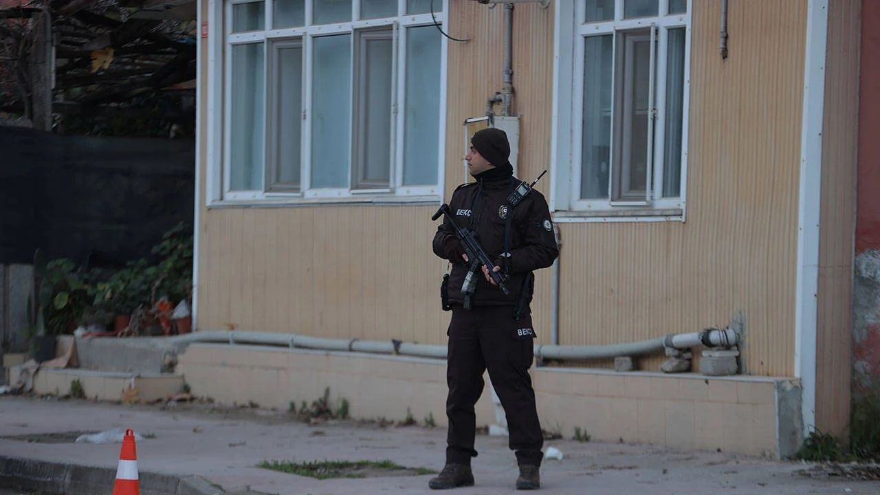 Yalova’da IŞİD operasyonu kanlı bitti 3 polis şehit, 8 polis ve 1 bekçi yaralı