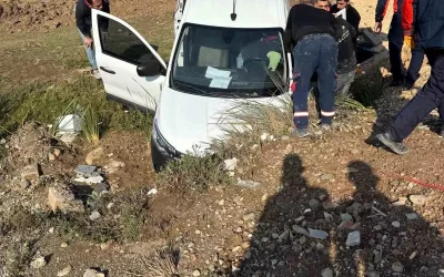 Batman’da Otomobil Kanala Düştü, Sürücü Kurtarıldı