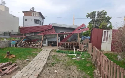 Hatay’da Şiddetli Rüzgar Çatıları Savurdu