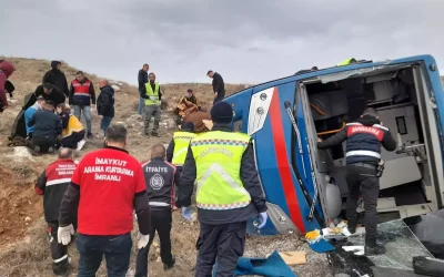 Sivas’ta cezaevi nakil aracı devrildi, 9 yaralı var